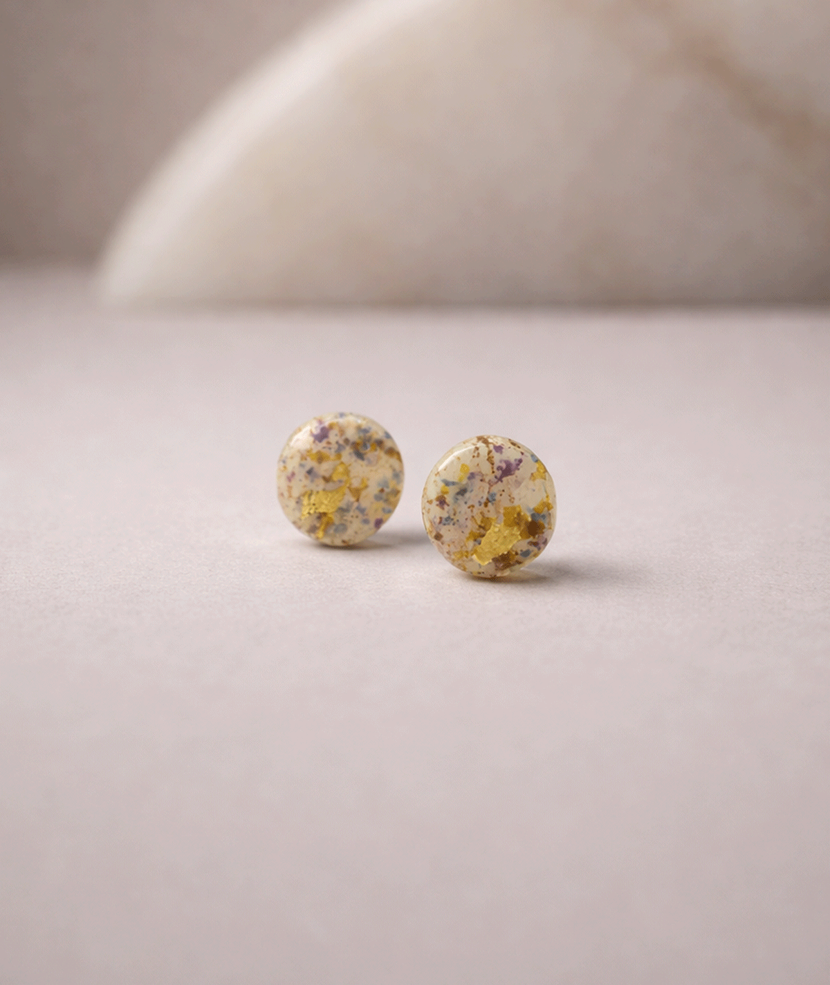alesera-polymer-clay-earrings-pure-form-collection-suzy-decor-01 soft_airlit_clay_earrings_alesera_pure_form_round_handmade_earrings