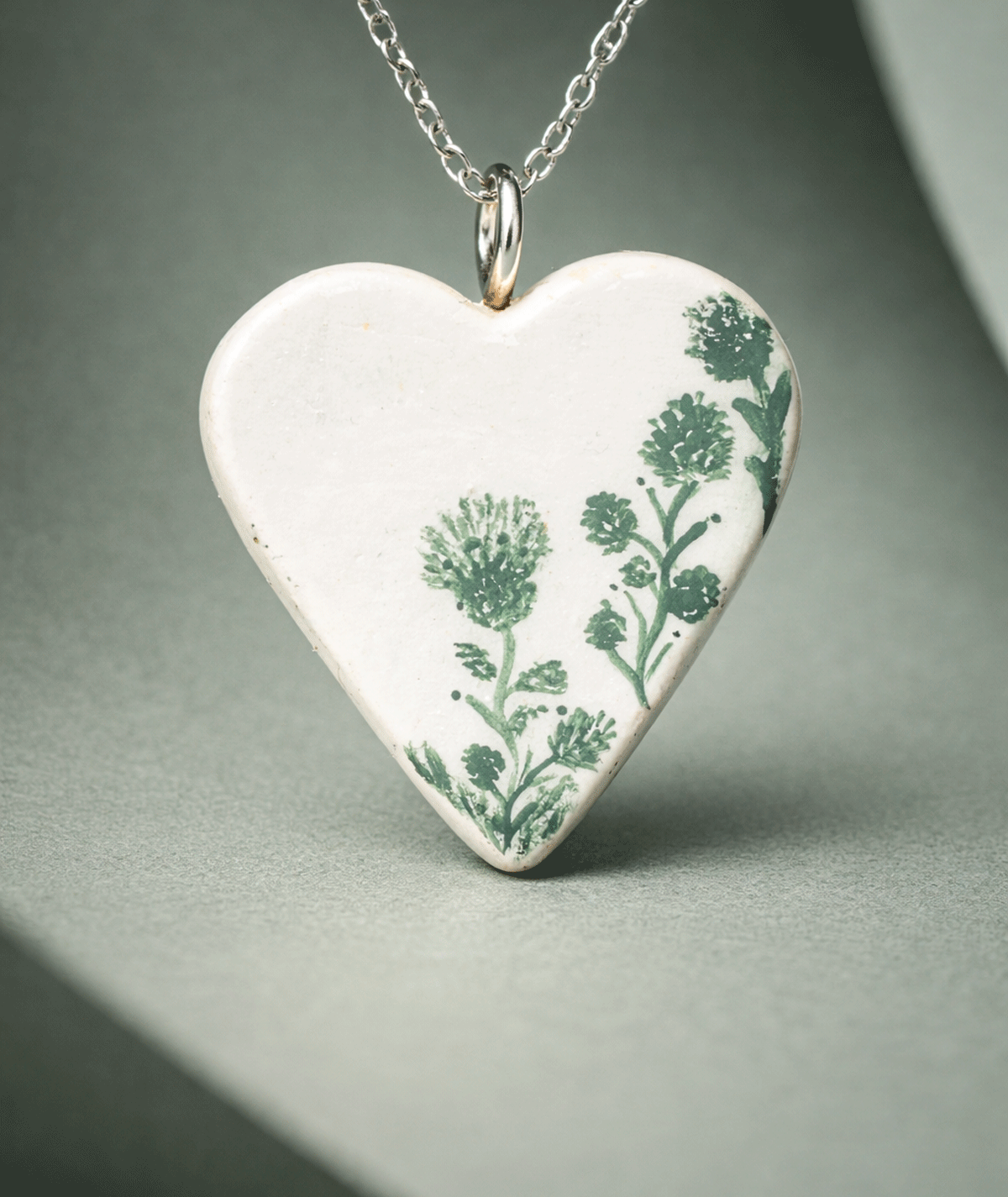 alveira-polymer-clay-necklace-pure-form-collection-suzy-decor-02 alveira_pure_form_green_floral_white_heart_clay_necklace