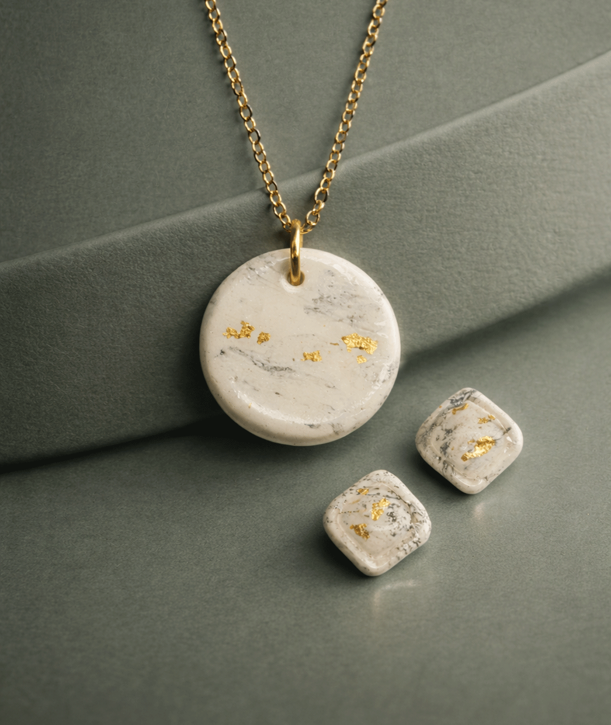 arvella-polymer-clay-set-pure-form-collection-suzy-decor-01 soft_marble_gold_accents_arvella_pure_form_polymer_clay_jewelry_set