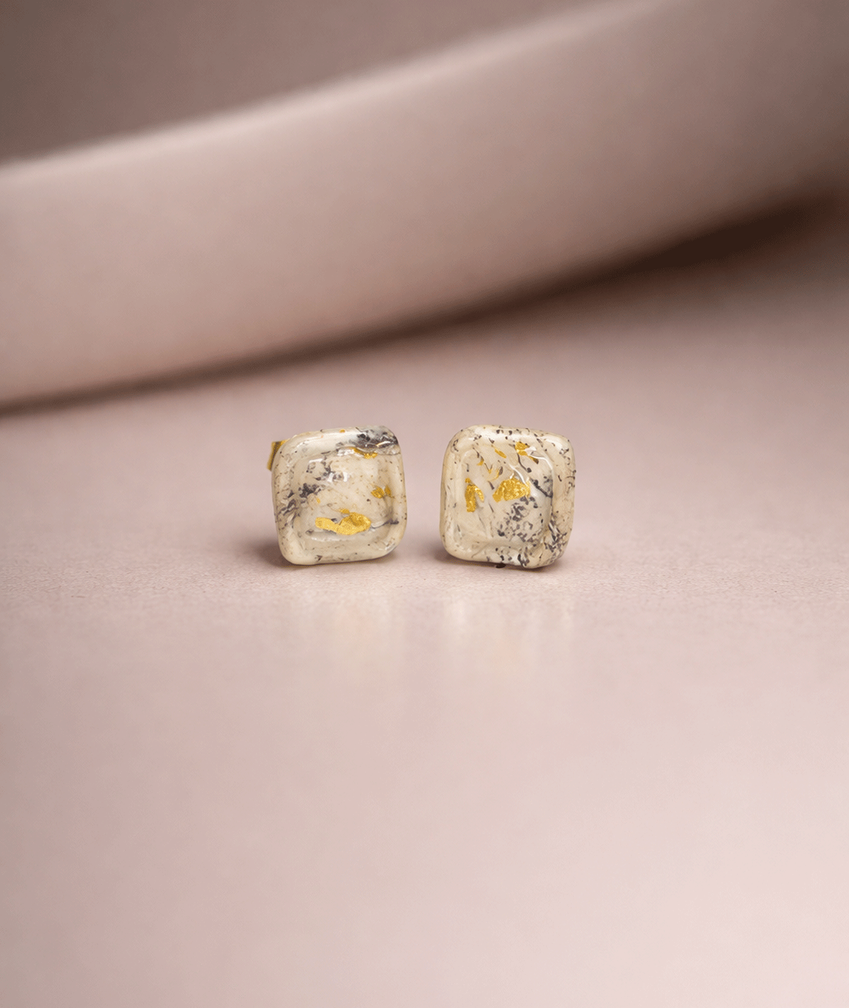 arvella-polymer-clay-set-pure-form-collection-suzy-decor-02 soft_marble_gold_accents_arvella_pure_form_polymer_clay_jewelry_set