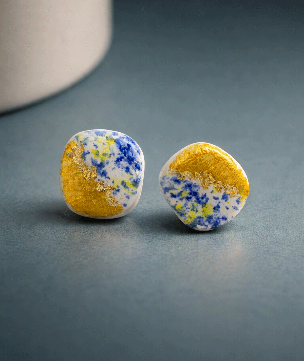 elvira-polymer-clay-earrings-pure-form-collection-suzy-decor-02 blue_gold_silent_light_elvira_pure_form_blue_gold_stud_earrings