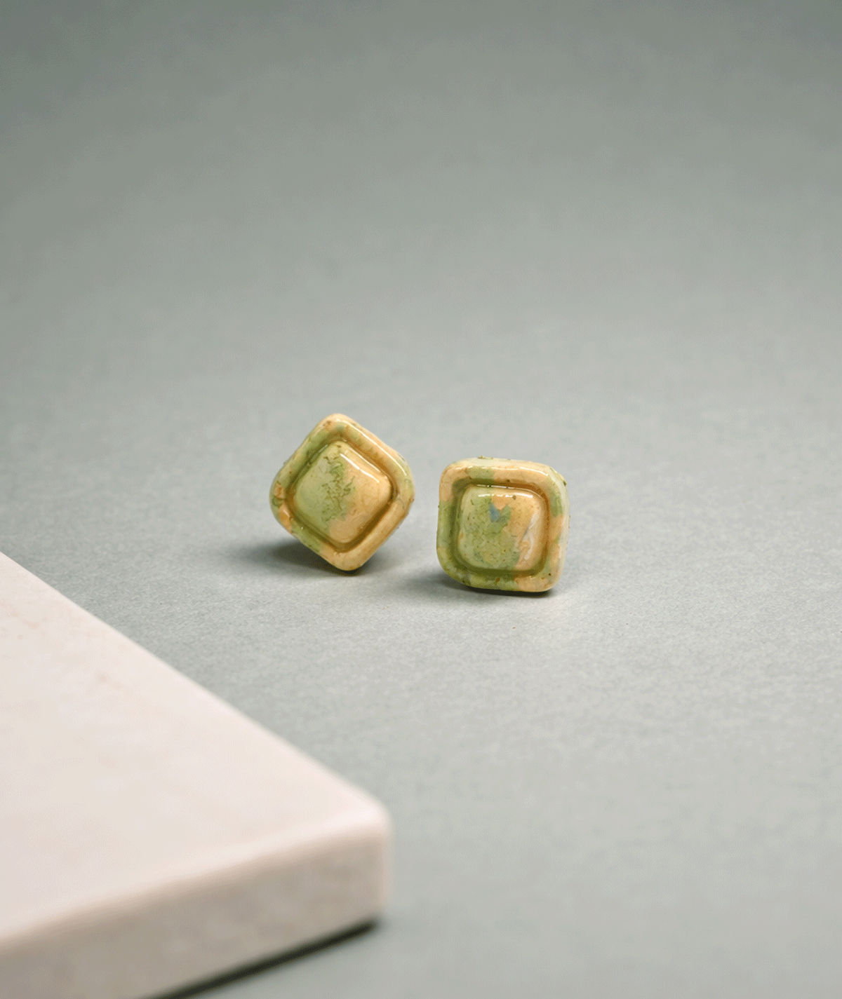 isara-polymer-clay-earrings-pure-form-collection-suzy-decor-01 moss_green_sand_studs_isara_pure_form_square_clay_earrings