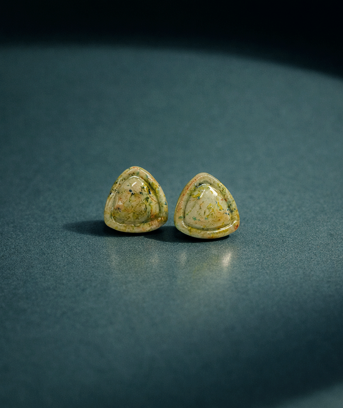 musgo-polymer-clay-earrings-pure-form-collection-suzy-decor-01 soft_moss_green_studs_musgo_pure_form_green_triangle_stud_earrings