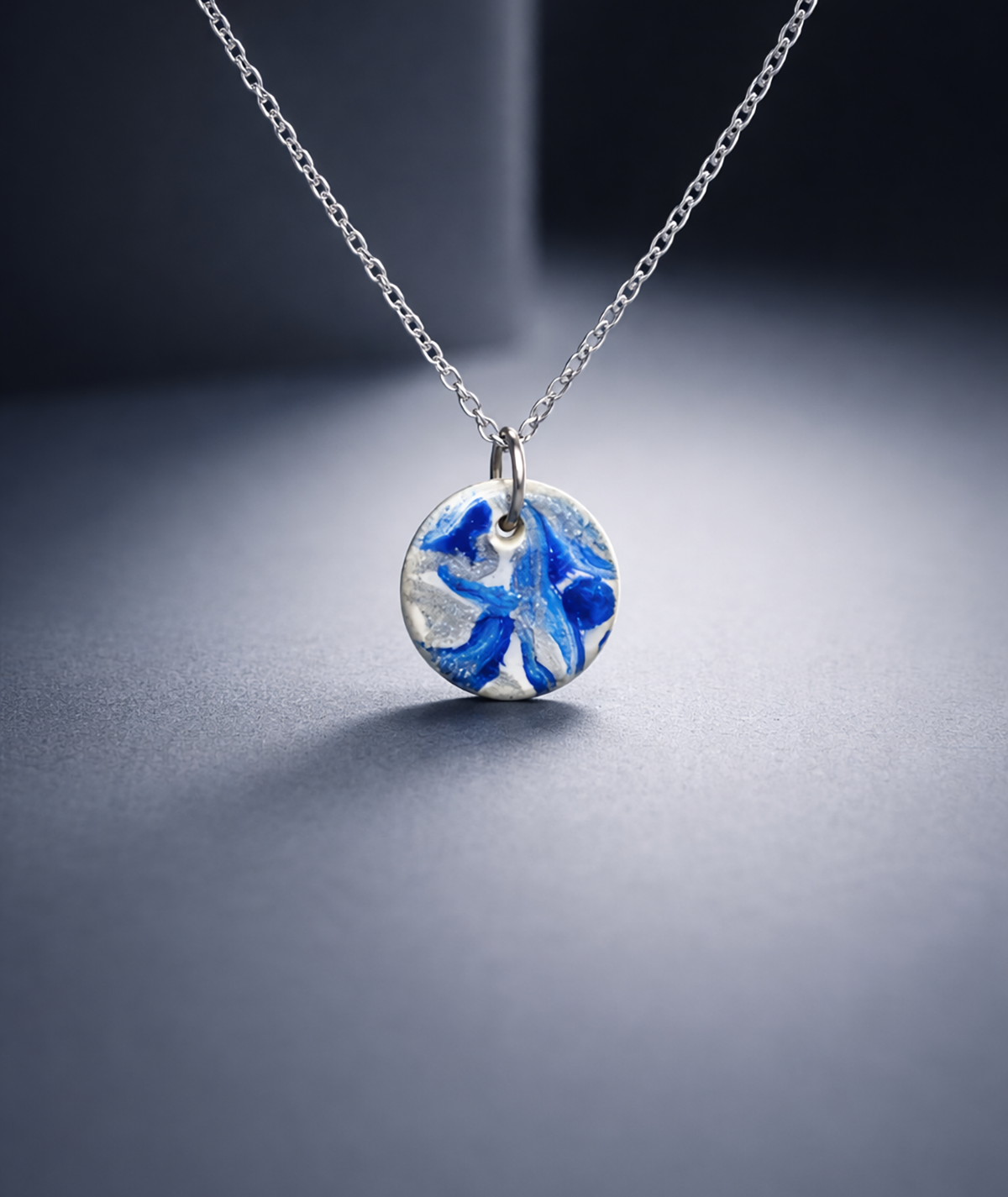 sirena-polymer-clay-necklace-urban-aura-collection-suzy-decor-01 sirena_urban_aura_blue_white_round_clay_necklace