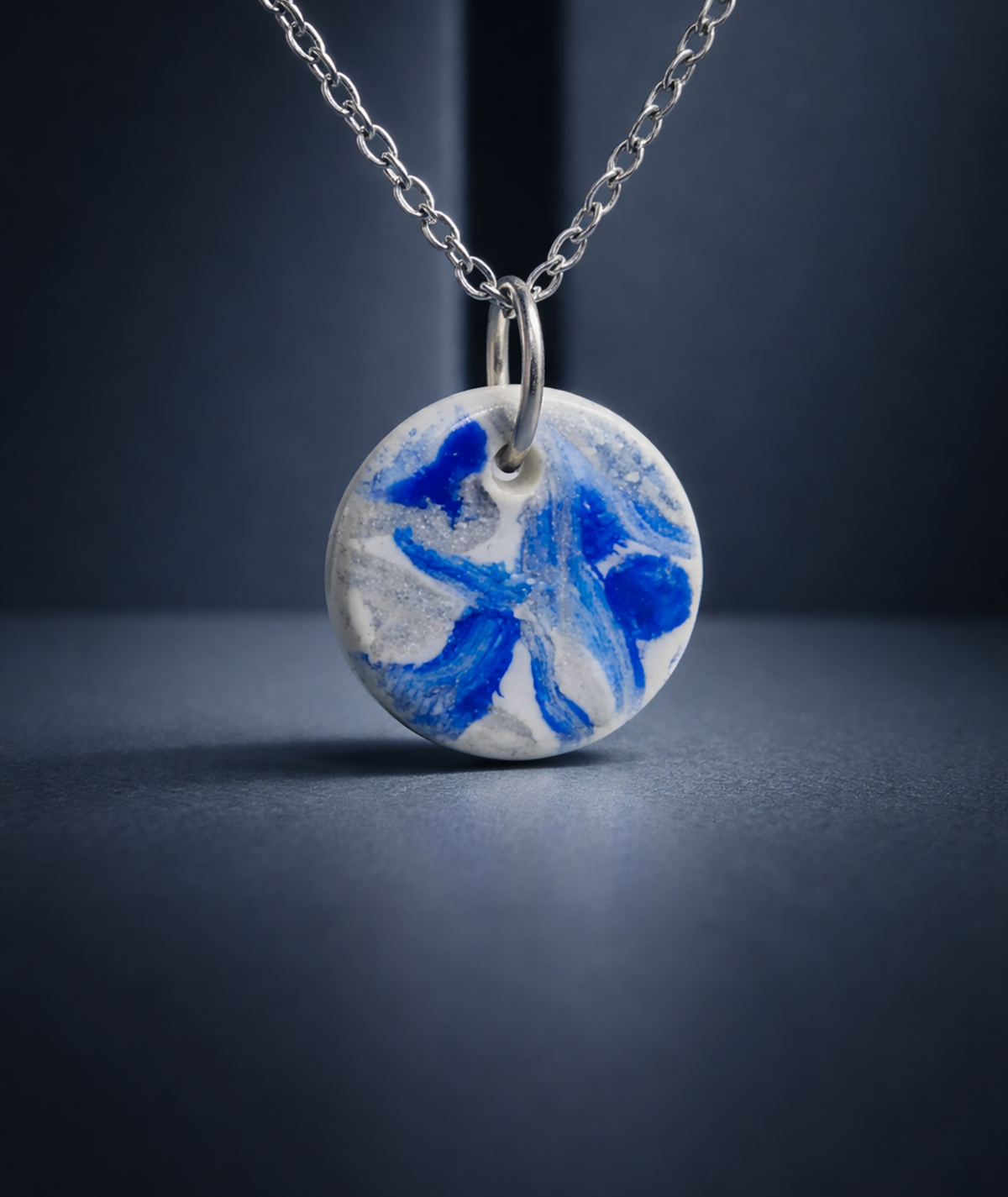 sirena-polymer-clay-necklace-urban-aura-collection-suzy-decor-02 sirena_urban_aura_blue_white_round_clay_necklace