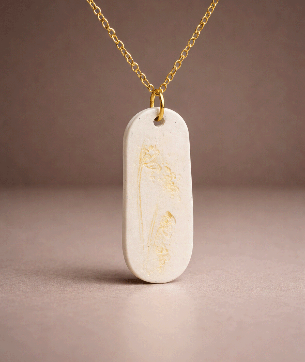 solenne-polymer-clay-necklace-pure-form-collection-suzy-decor-01 solenne_pure_form_white_gold_floral_long_clay_necklace