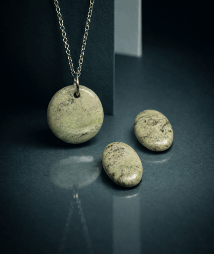 soft_green_harmony_set_velina_pure_form_necklace_earrings_clay