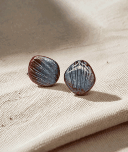 handmade_ceramic_earrings_blue_red_textured_contrast_design