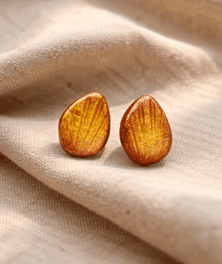 handmade_ceramic_earrings_gold_orange_glossy_texture