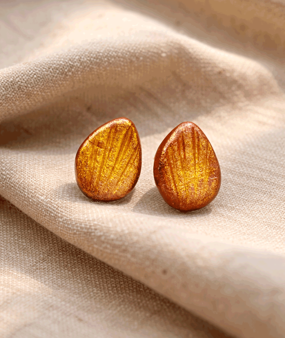 handmade_ceramic_earrings_gold_orange_glossy_texture_02 handmade_ceramic_earrings_gold_orange_glossy_texture