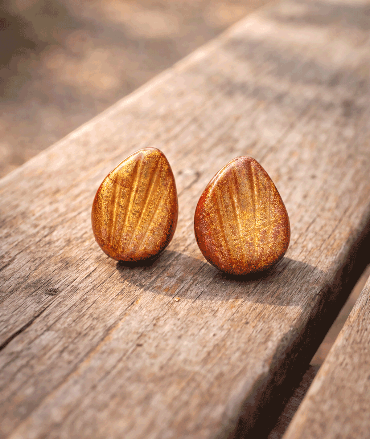 handmade_ceramic_earrings_gold_orange_glossy_texture_04