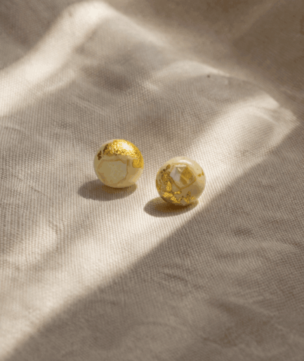 handmade_ceramic_earrings_soft_beige_gold_minimal_texture