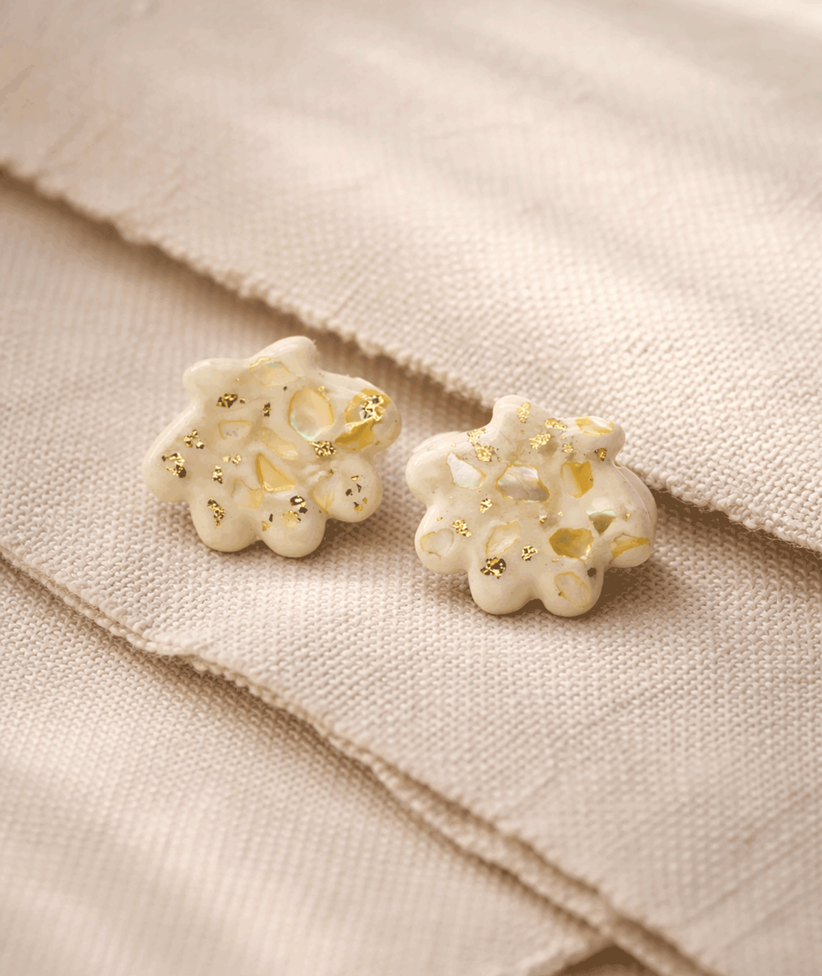 handmade_ceramic_earrings_soft_gold_beige_light_texture_02 handmade_ceramic_earrings_soft_gold_beige_light_texture