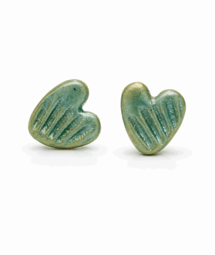 handmade_ceramic_heart_earrings_green_gold_texture_camino_inspired_jewelry