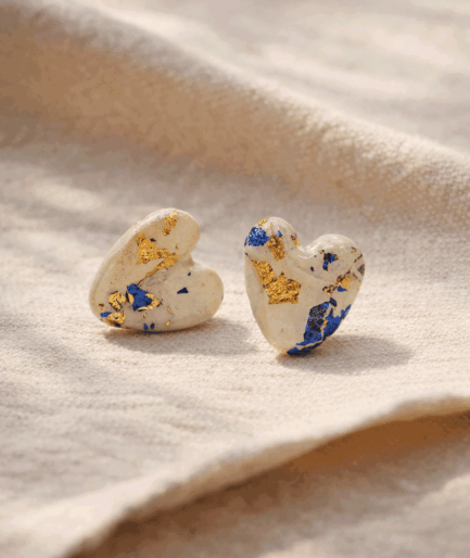 handmade_ceramic_heart_earrings_white_gold_blue_texture_camino_inspired_jewelry