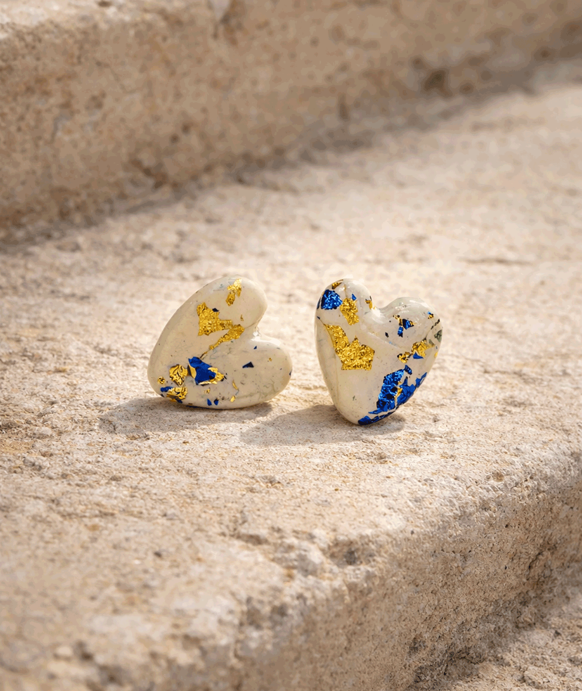 handmade_ceramic_heart_earrings_white_gold_blue_texture_camino_inspired_jewelry_04 handmade_ceramic_heart_earrings_white_gold_blue_texture_camino_inspired_jewelry