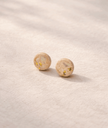 handmade_ceramic_round_earrings_beige_gold_iridescent_camino_inspired_jewelry