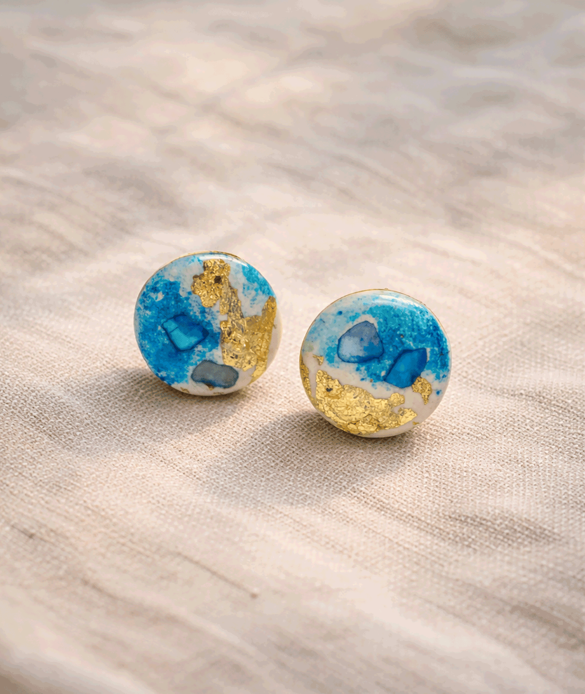 handmade_ceramic_round_earrings_blue_gold_texture_camino_inspired_jewelry