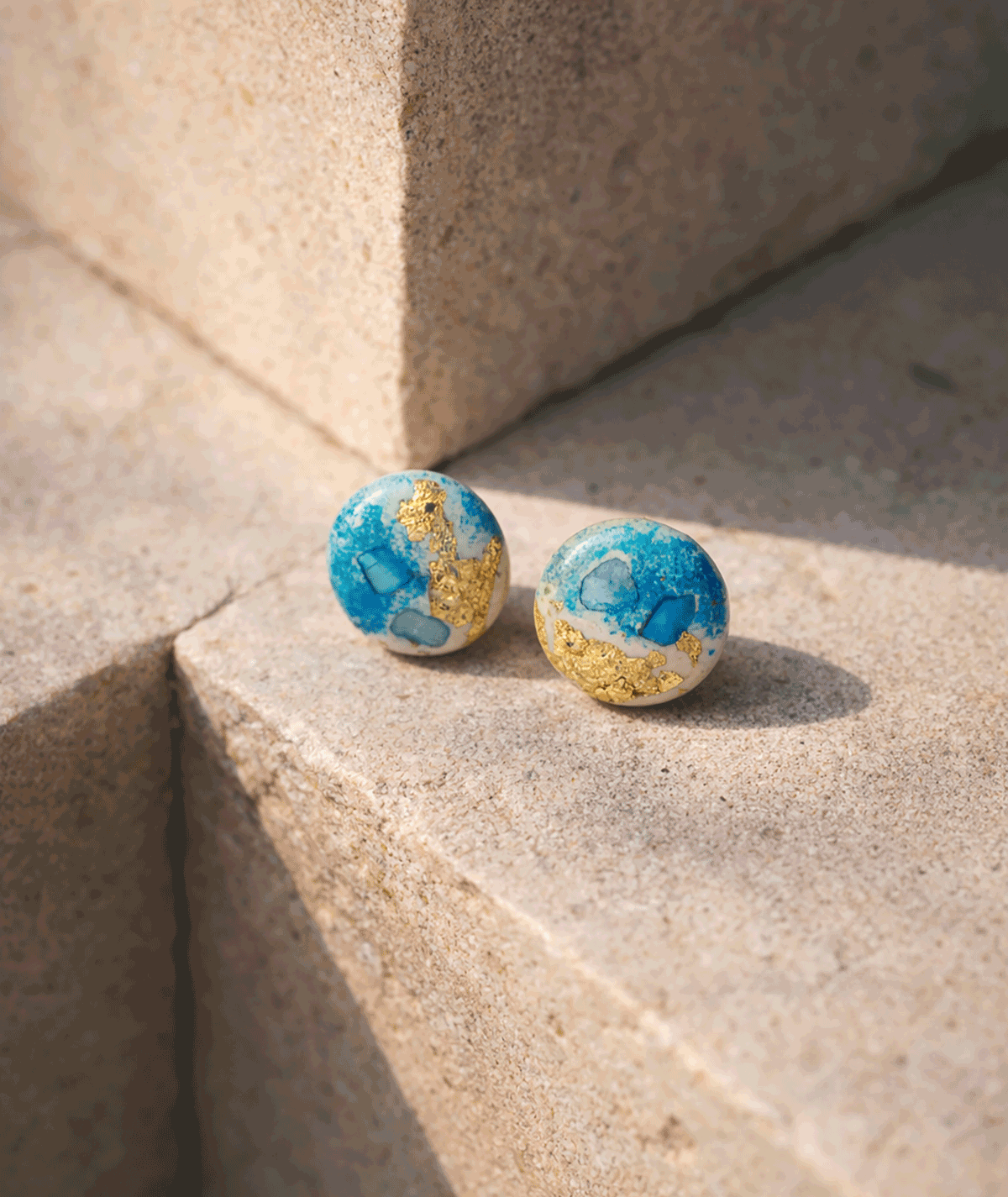 handmade_ceramic_round_earrings_blue_gold_texture_camino_inspired_jewelry