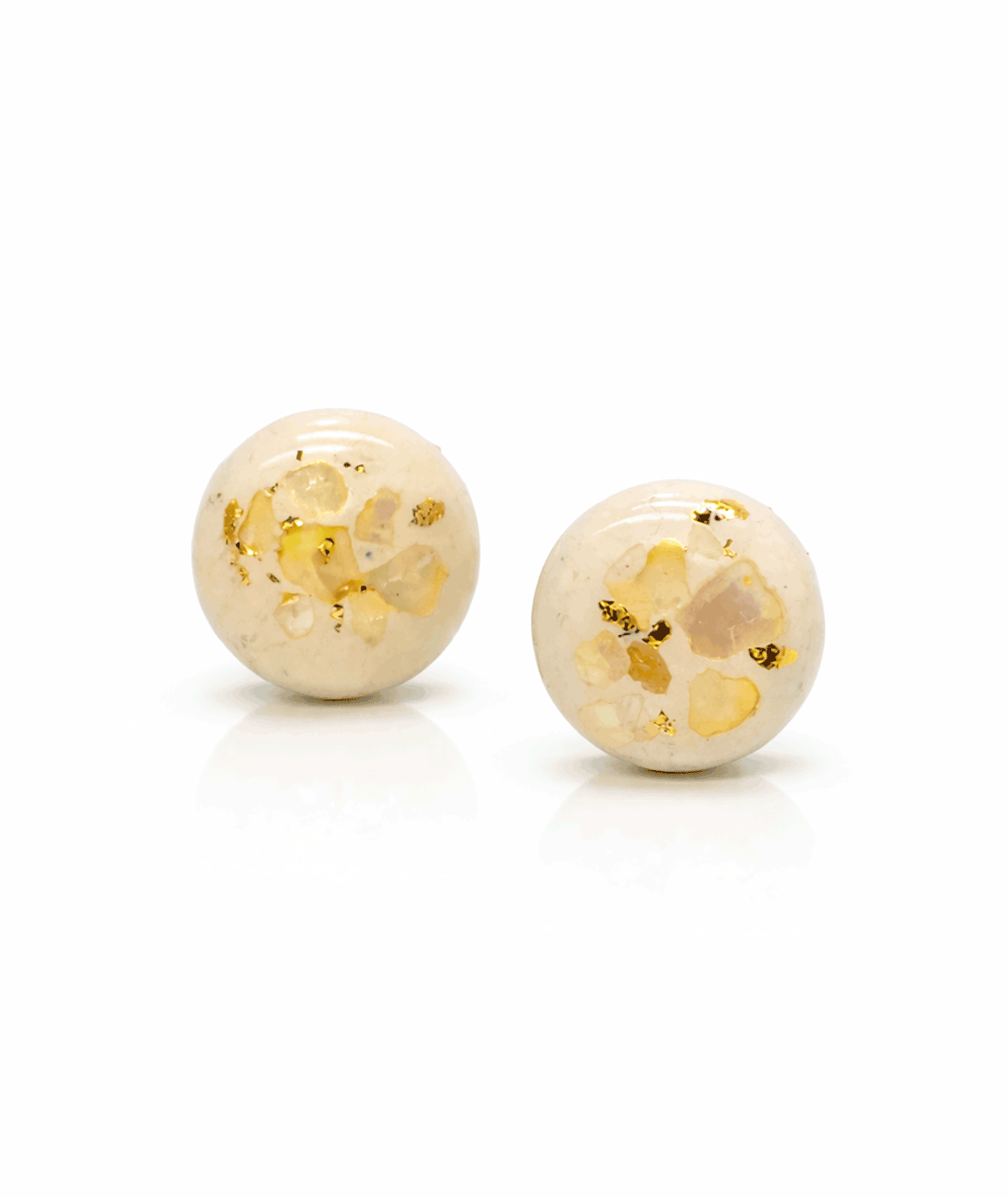 handmade_ceramic_round_earrings_soft_beige_gold_texture_camino_inspired_jewelry_01 handmade_ceramic_round_earrings_soft_beige_gold_texture_camino_inspired_jewelry