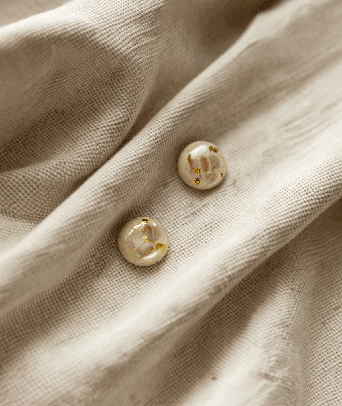 handmade_ceramic_round_earrings_soft_pink_gold_delicate_texture_03 handmade_ceramic_round_earrings_soft_pink_gold_delicate_texture