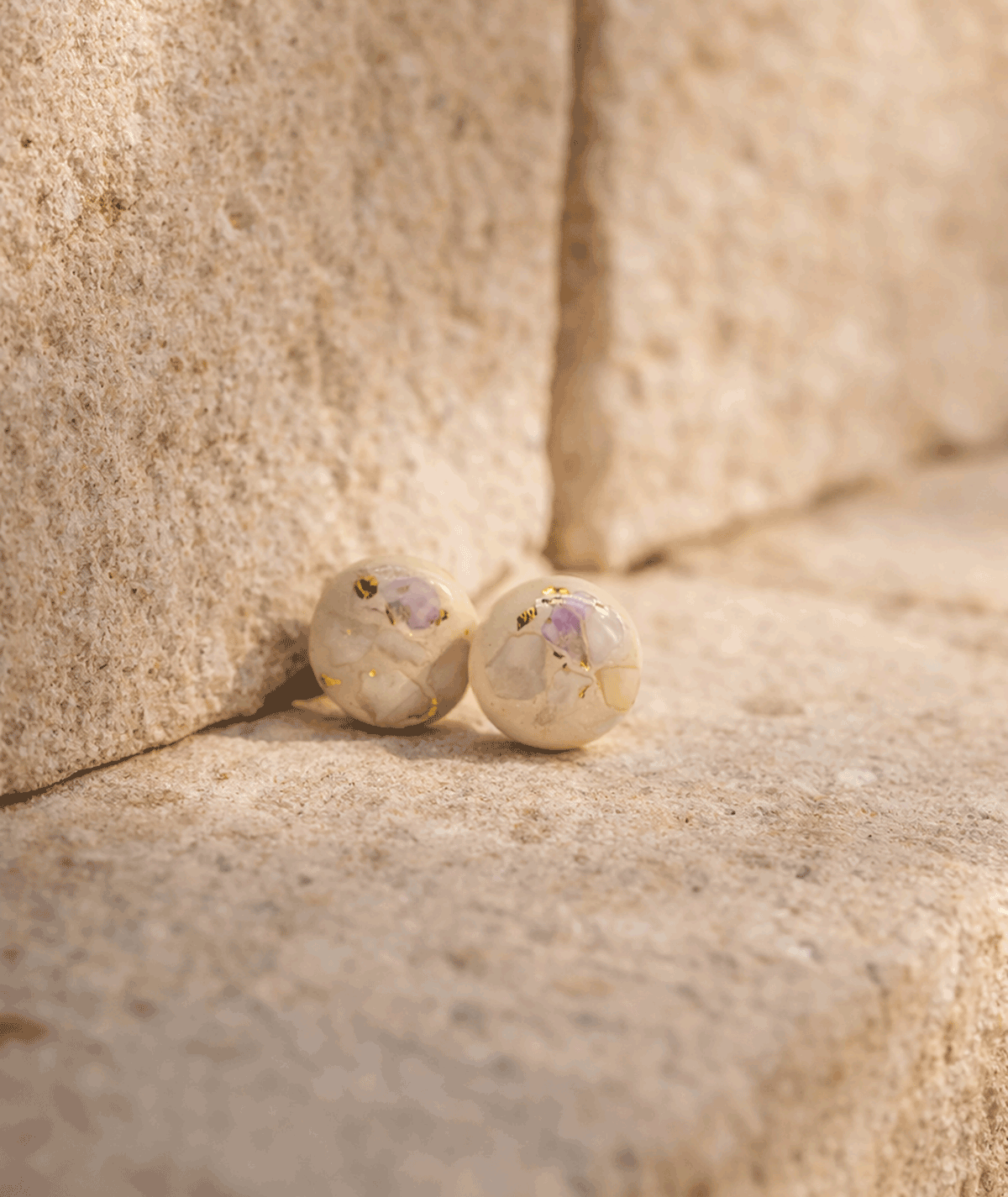 handmade_ceramic_round_earrings_soft_pink_gold_delicate_texture_04 handmade_ceramic_round_earrings_soft_pink_gold_delicate_texture