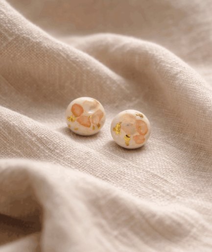 handmade_ceramic_round_earrings_soft_pink_gold_flakes_camino_inspired_jewelry