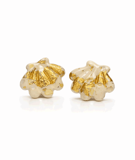 handmade_ceramic_shell_earrings_gold_beige_organic_shape