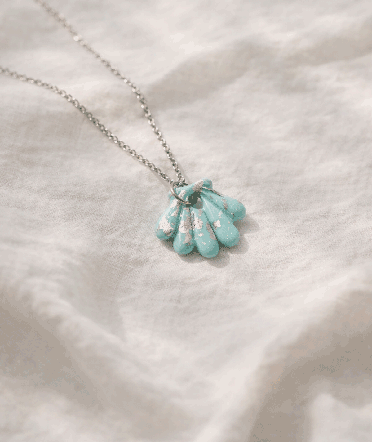 handmade_ceramic_shell_pendant_mint_green_silver_texture_camino_inspired_necklace_02 handmade_ceramic_shell_pendant_mint_green_silver_texture_camino_inspired_necklace