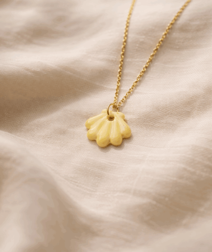 handmade_ceramic_shell_pendant_yellow_soft_glossy_camino_inspired_necklace