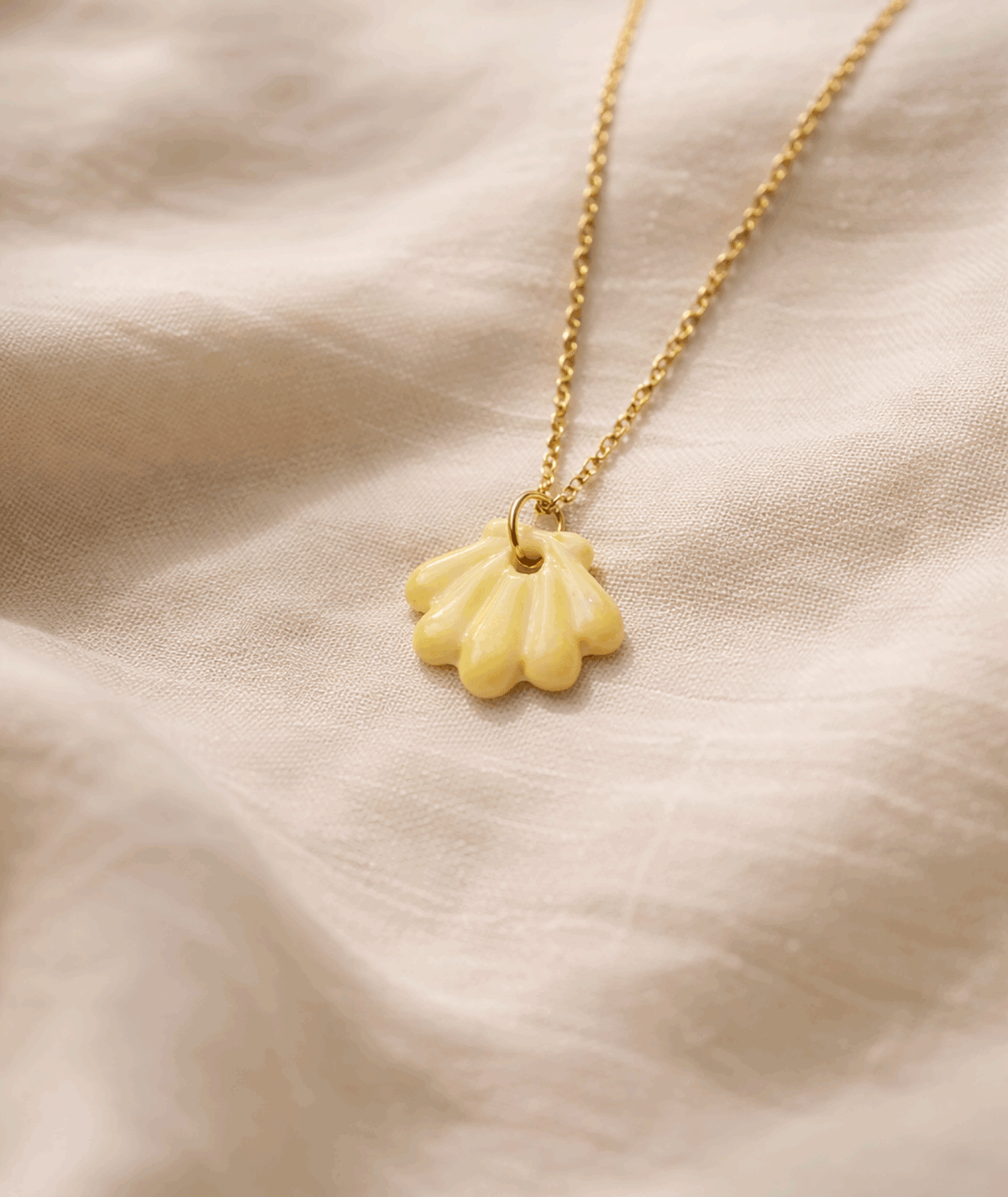 handmade_ceramic_shell_pendant_yellow_soft_glossy_camino_inspired_necklace
