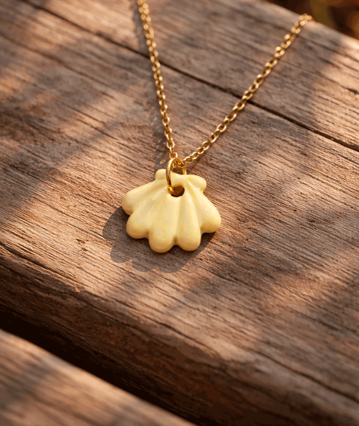 handmade_ceramic_shell_pendant_yellow_soft_glossy_camino_inspired_necklace
